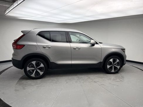 Used 2024 Volvo XC40 B5 Plus AWD/4WD image 6