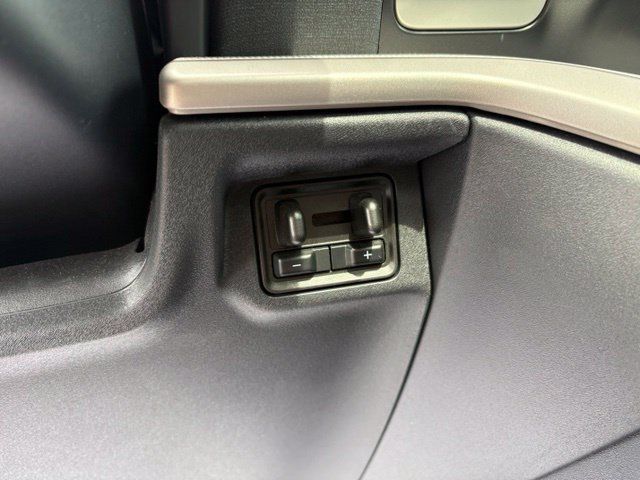 Certified 2025 Ford Expedition Active AWD/4WD image 23