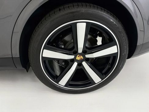 Certified 2024 Porsche Cayenne Coupe AWD/4WD image 31