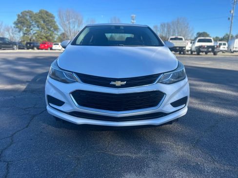 Used 2017 Chevrolet Cruze LT image 4