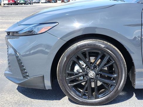 Used 2025 Toyota Camry SE image 6