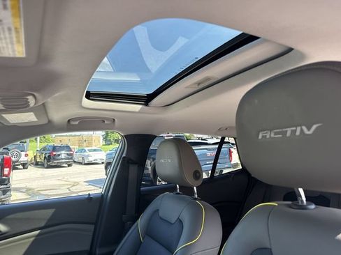 Used 2024 Chevrolet Trax ACTIV w/ Sunroof Package FWD image 18