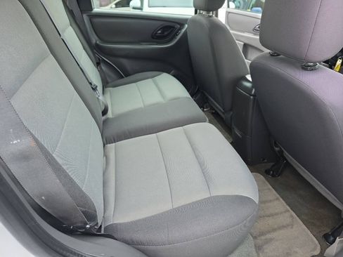 Used 2006 Ford Escape XLS AWD/4WD image 12