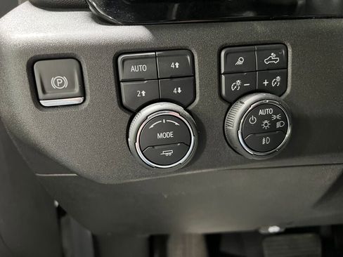 Used 2025 Chevrolet Silverado 2500 ZR2 w/ Technology Package image 18