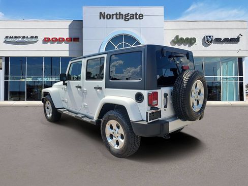 Used 2014 Jeep Wrangler Unlimited Sahara w/ Connectivity Group AWD/4WD image 3