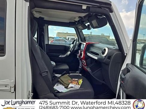 Used 2015 Jeep Wrangler Unlimited Rubicon image 15