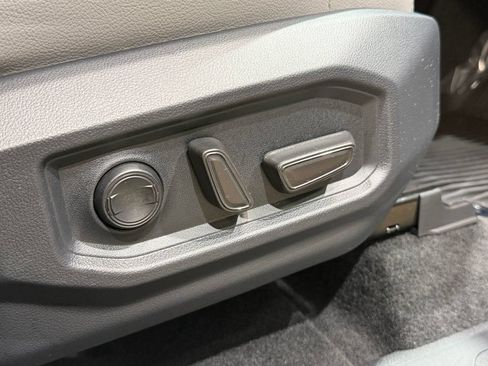 Used 2025 Toyota Tundra SR5 AWD/4WD image 31
