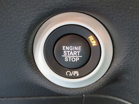 Used 2023 Chrysler Pacifica Touring-L w/ S Appearance Package image 23