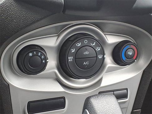 Used 2017 Ford Fiesta SE image 16