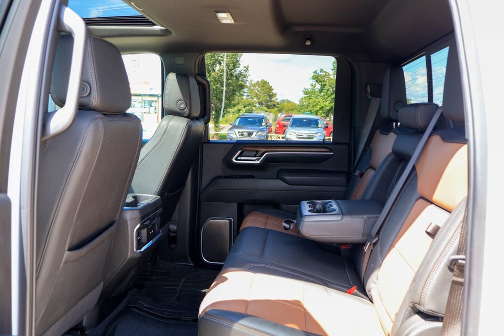 Used 2026 Chevrolet Silverado 2500 High Country w/ High Country Premium Package AWD/4WD image 9