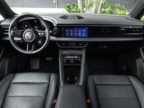 Used 2025 Porsche Macan Electric RWD image 12