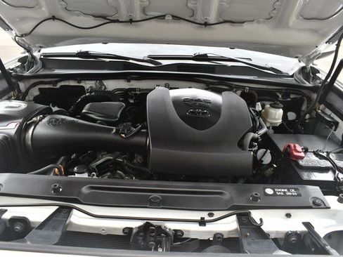 Used 2019 Toyota Tacoma SR5 AWD/4WD image 29