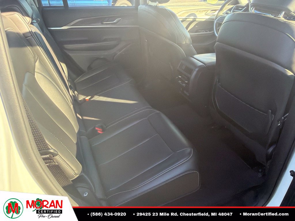 Used 2023 Jeep Grand Cherokee Limited AWD/4WD image 10