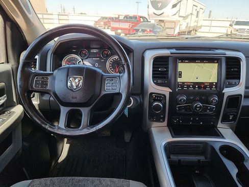 Used 2018 RAM 1500 SLT AWD/4WD image 10