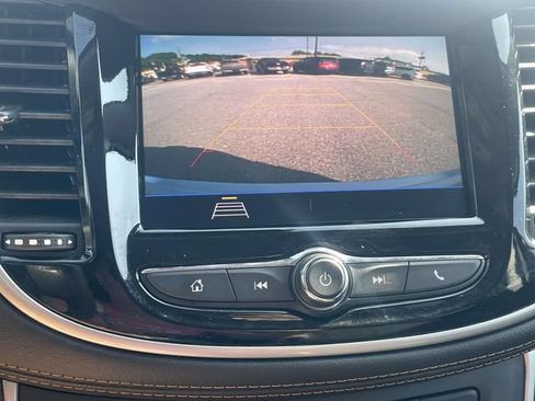 Used 2020 Chevrolet Trax LT w/ LT Convenience Package FWD image 17