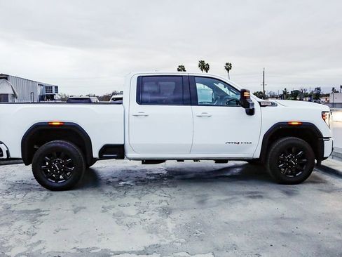 Used 2025 GMC Sierra 2500 AT4 image 40