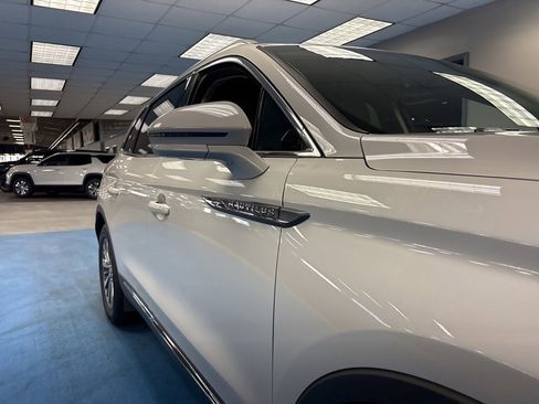 Used 2019 Lincoln Nautilus Select image 4