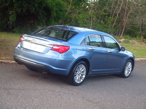 Used 2011 Chrysler 200 Limited FWD image 23