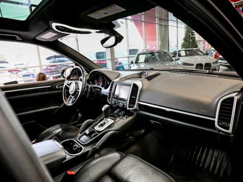 Used 2016 Porsche Cayenne image 25