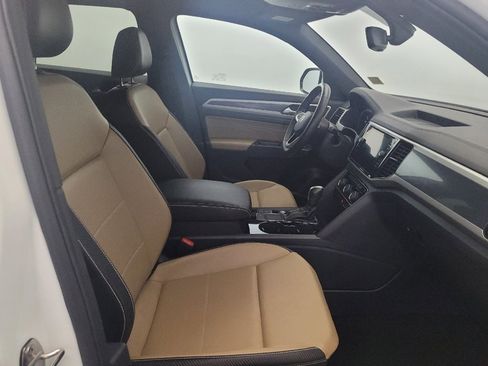 Used 2022 Volkswagen Atlas Cross Sport SE w/ Panoramic Sunroof Package FWD image 21