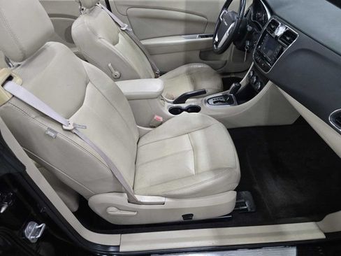 Used 2011 Chrysler 200 Limited FWD image 5