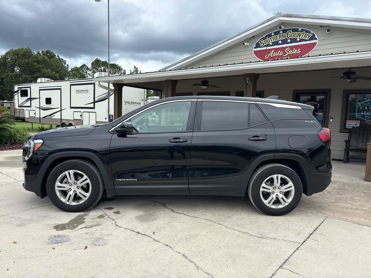 Used 2024 GMC Terrain SLE FWD image 8