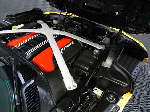 Used 2013 SRT Viper GTS w/ GTS Laguna Interior Pkg image 46