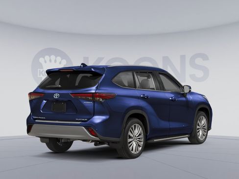 New 2026 Toyota Highlander Platinum image 2