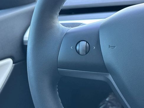 Used 2021 Tesla Model Y Long Range image 26