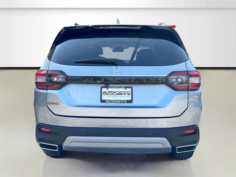 Used 2025 Honda Pilot Touring image 6