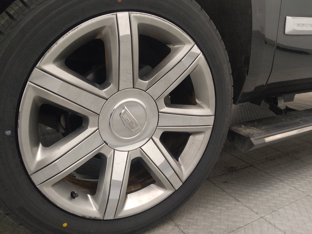 Used 2019 Cadillac Escalade Premium Luxury RWD image 31