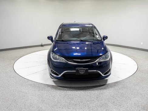 Used 2018 Chrysler Pacifica Touring Plus FWD image 27