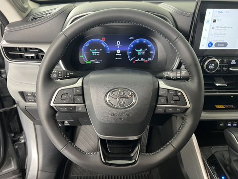 Used 2026 Toyota Highlander Platinum AWD/4WD image 28