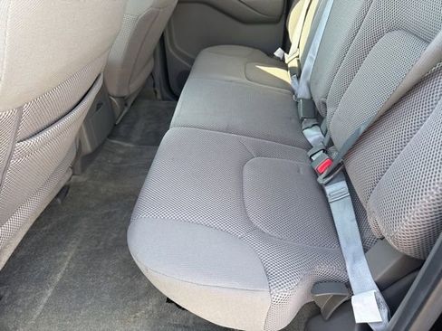 Used 2015 Nissan Frontier SV image 11