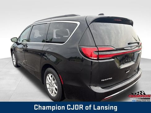 Used 2022 Chrysler Pacifica Touring-L FWD image 5