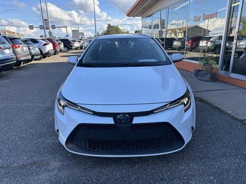 Used 2022 Toyota Corolla LE image 2