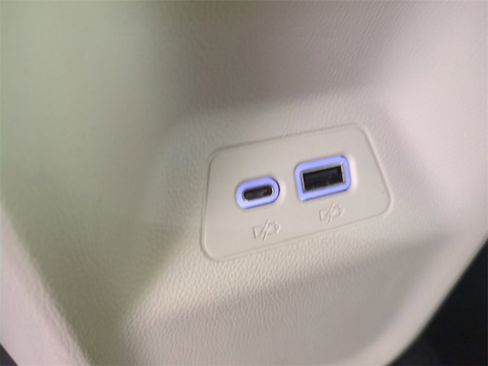 Used 2023 Buick Envision Preferred image 16