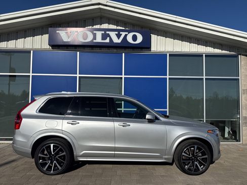 Used 2022 Volvo XC90 T6 Momentum w/ Advanced Package image 7