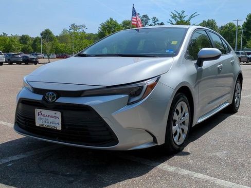 Used 2025 Toyota Corolla LE w/ Convenience Package FWD image 8