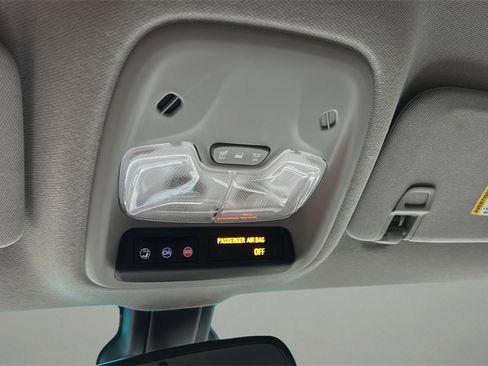 Used 2020 Chevrolet Bolt LT image 29