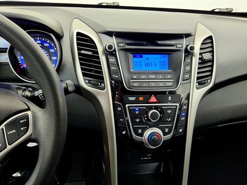 Used 2016 Hyundai Elantra GT FWD image 17