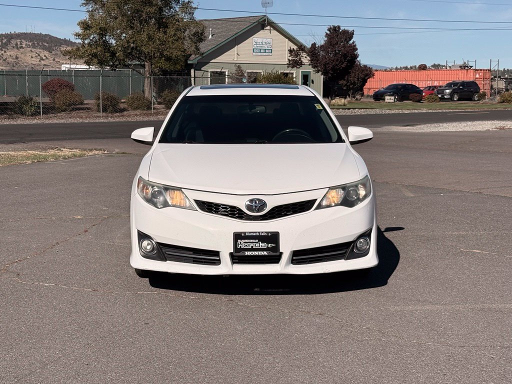 Used 2014 Toyota Camry SE w/ Moonroof Package FWD image 9