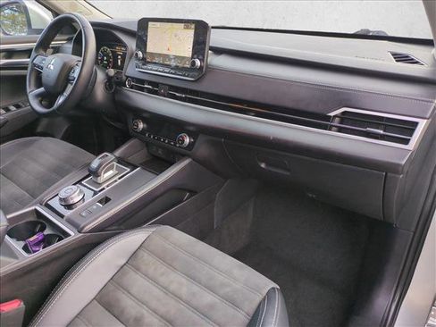 Used 2024 Mitsubishi Outlander SE image 22