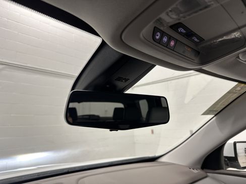 Used 2018 Chevrolet Traverse Premier FWD image 30