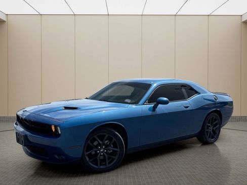 Used 2021 Dodge Challenger SXT w/ Driver Convenience Group RWD image 1