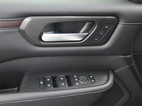 Used 2025 Nissan Armada SL w/ Captain's Chari Seat Package image 10