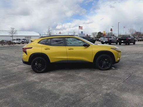 Used 2024 Chevrolet Trax ACTIV w/ Driver Confidence Package image 2