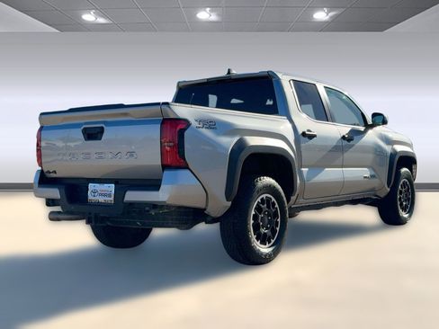 Used 2024 Toyota Tacoma TRD Off-Road image 9