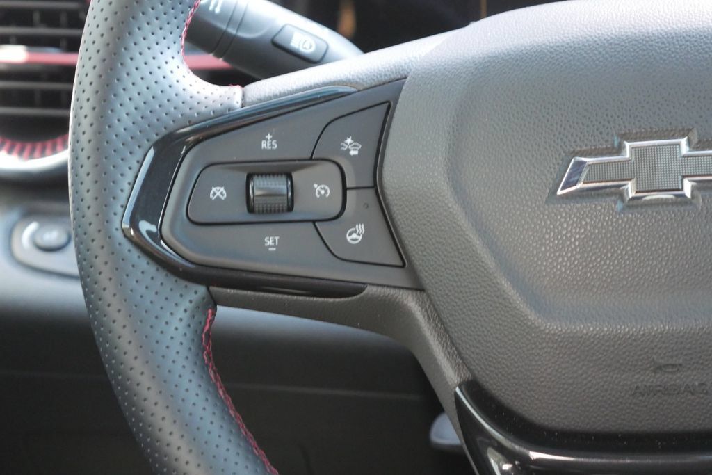Used 2024 Chevrolet Trax RS w/ Sunroof Package FWD image 16