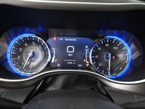 Used 2022 Chrysler Pacifica Touring-L FWD image 7